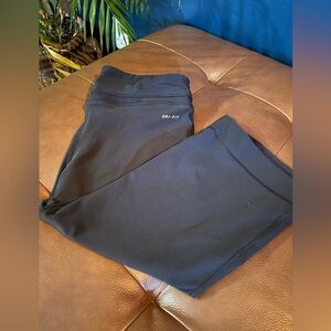 Sz S Nike Dri Fit Capris